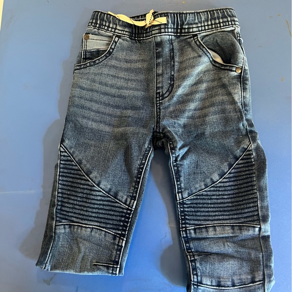 Jeans - Picture 1 of 2